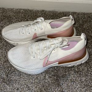 Women’s Size 10 Nike React Infinity Flyknit Shoes